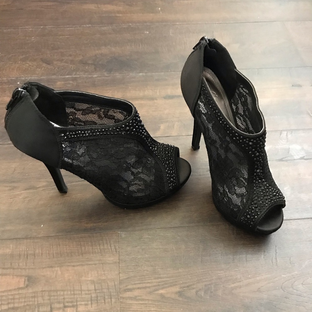Michaelangelo Black Lace & Rhinestone Peep Pumps